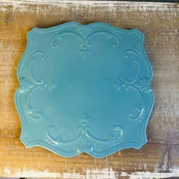 Blue ceramic tray holder centerpiece with classic raised design - Picture 2 of 4